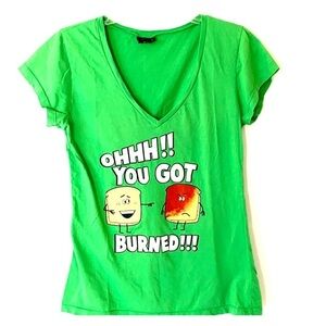 𝅺rue21 Graphic V neck T-shirt “ Oh you got Burned!”